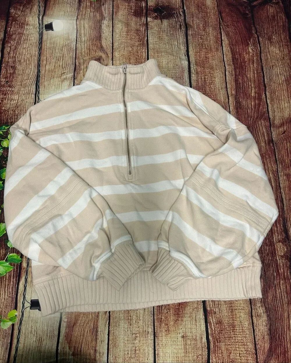 Aerie Half Zip Sweatshirt Striped Cream/White Size M